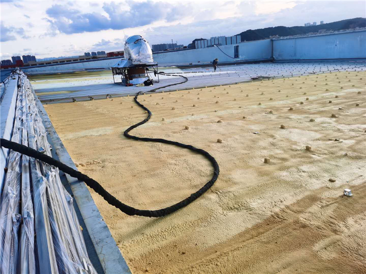 鋼結構屋面聚氨酯防水保溫施工